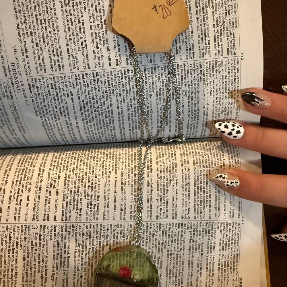 Elegant Green Pendant Necklace